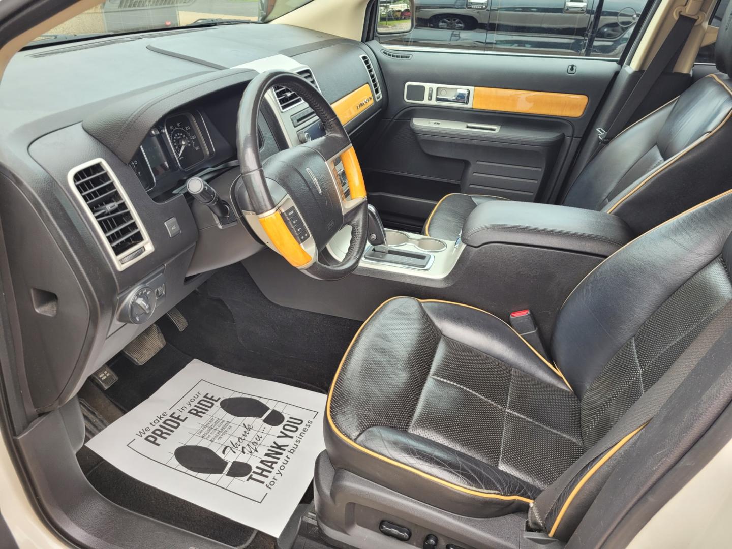 2008 WHITE Lincoln MKX FWD (2LMDU68C38B) with an 3.5L V6 DOHC 24V engine, 6-Speed Automatic Overdrive transmission, located at 533 S Seven Points BLVD, Seven Points, TX, 75143, (430) 255-4030, 32.313999, -96.209351 - Photo#4